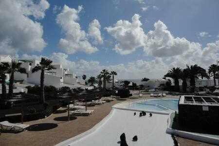 Bonito apartamento reformado, al lado del mar Costa Teguise Exterior foto